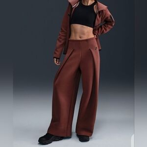 Nike Sportswear Tech Fleece High-Waisted Pleated Trousers Brown Sz Small